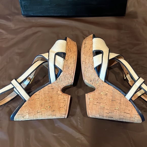Like new size 7.5 white canvas and navy trim cork wedges - Picture 7 of 9